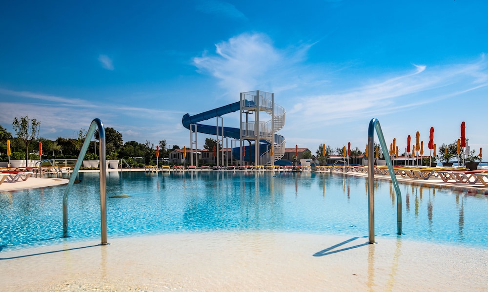 Apartments Kazela — Swimming pool in Medulin, Istria