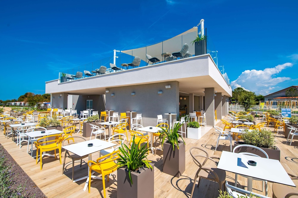 Apartments Kazela — Restaurant & bars in Medulin, Istria