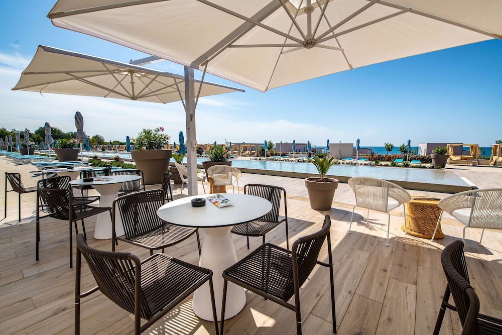 Apartments Kazela — Restaurant & bars in Medulin, Istria