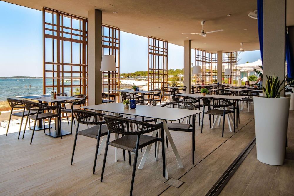 Apartments Kazela — Restaurant & bars in Medulin, Istria