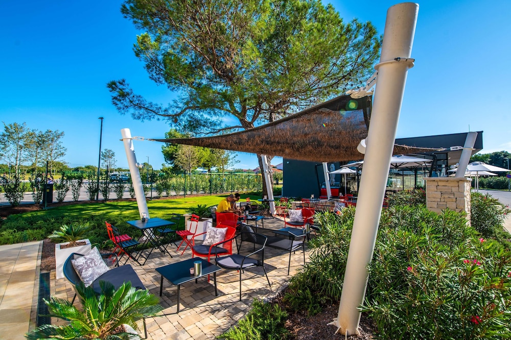 Apartments Kazela — Restaurant & bars in Medulin, Istria
