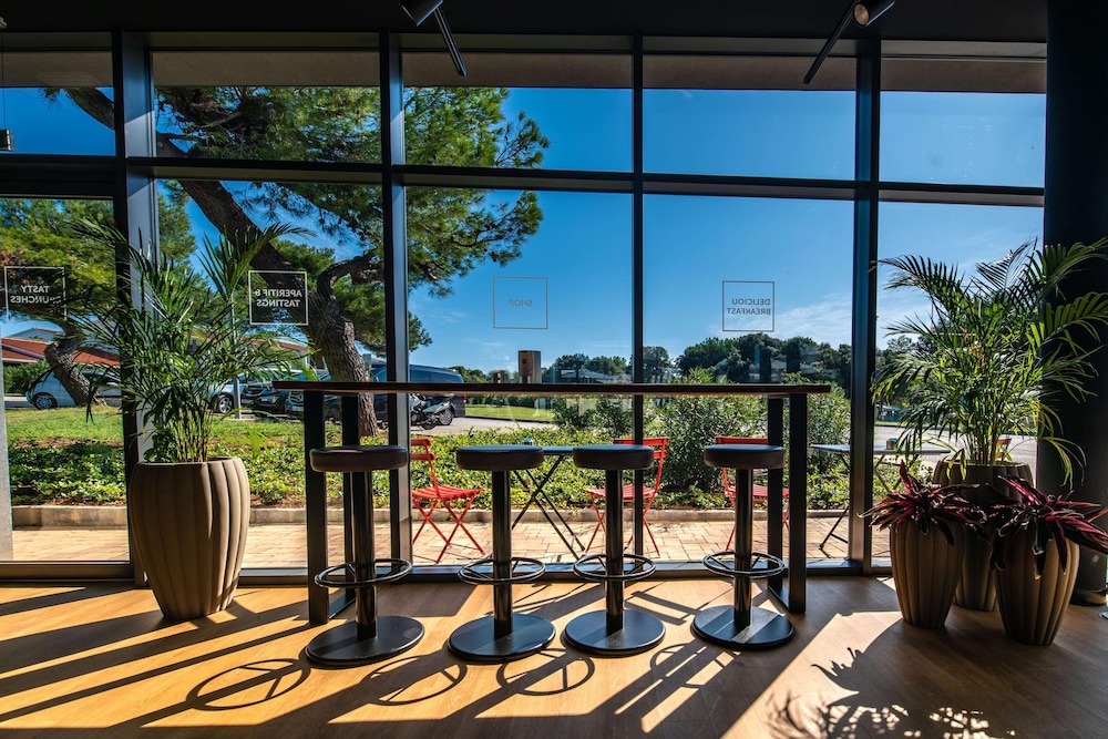 Apartments Kazela — Restaurant & bars in Medulin, Istria
