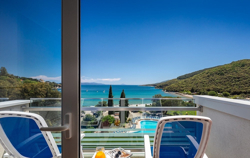 MASLINICA Mimosa Lido Palace Hotel — Swimming pool in Labin, Istria