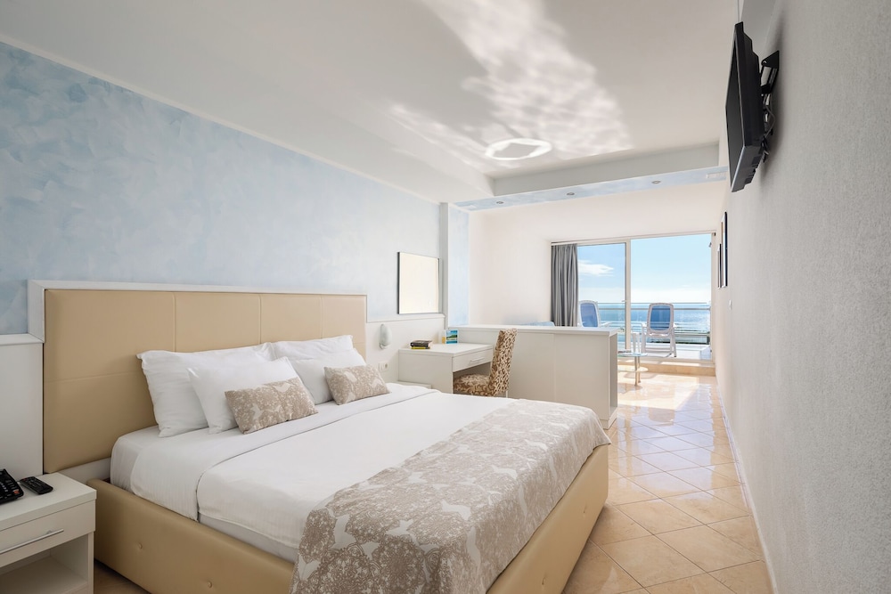 MASLINICA Mimosa Lido Palace Hotel — Hotel rooms in Labin, Istria