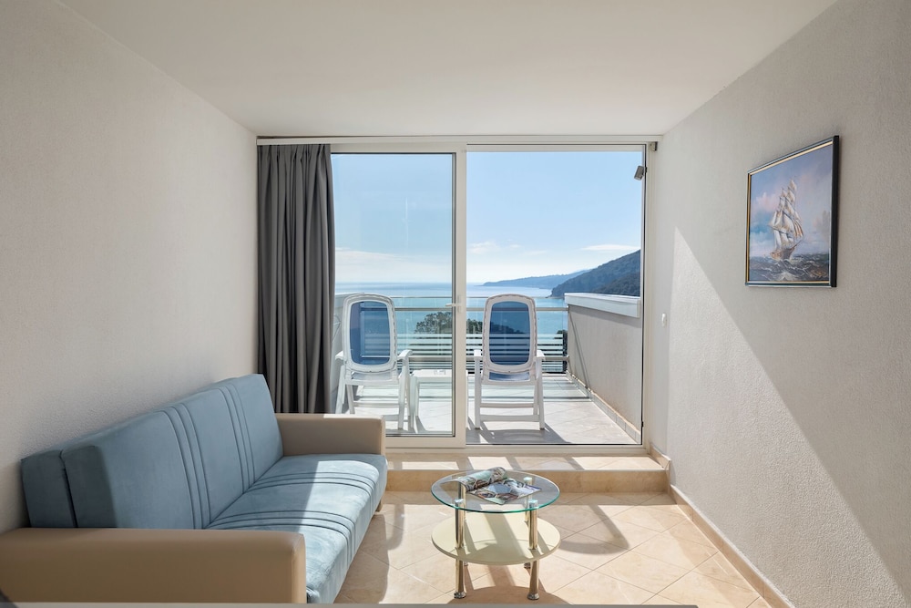 MASLINICA Mimosa Lido Palace Hotel — Hotel rooms in Labin, Istria