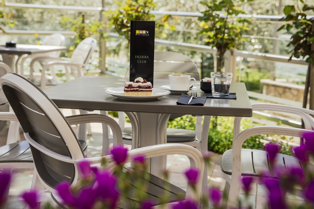 MASLINICA Mimosa Lido Palace Hotel — Restaurant & bars in Labin, Istria