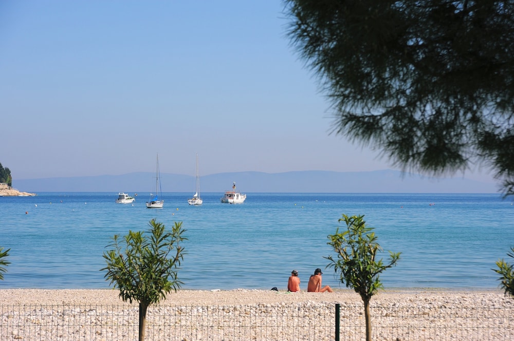 MASLINICA Mimosa Lido Palace Hotel — Beach in Labin, Istria