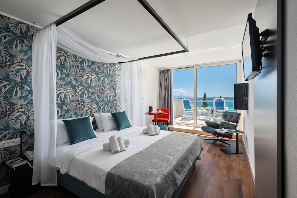 MASLINICA Mimosa Lido Palace Hotel — Hotel rooms in Labin, Istria