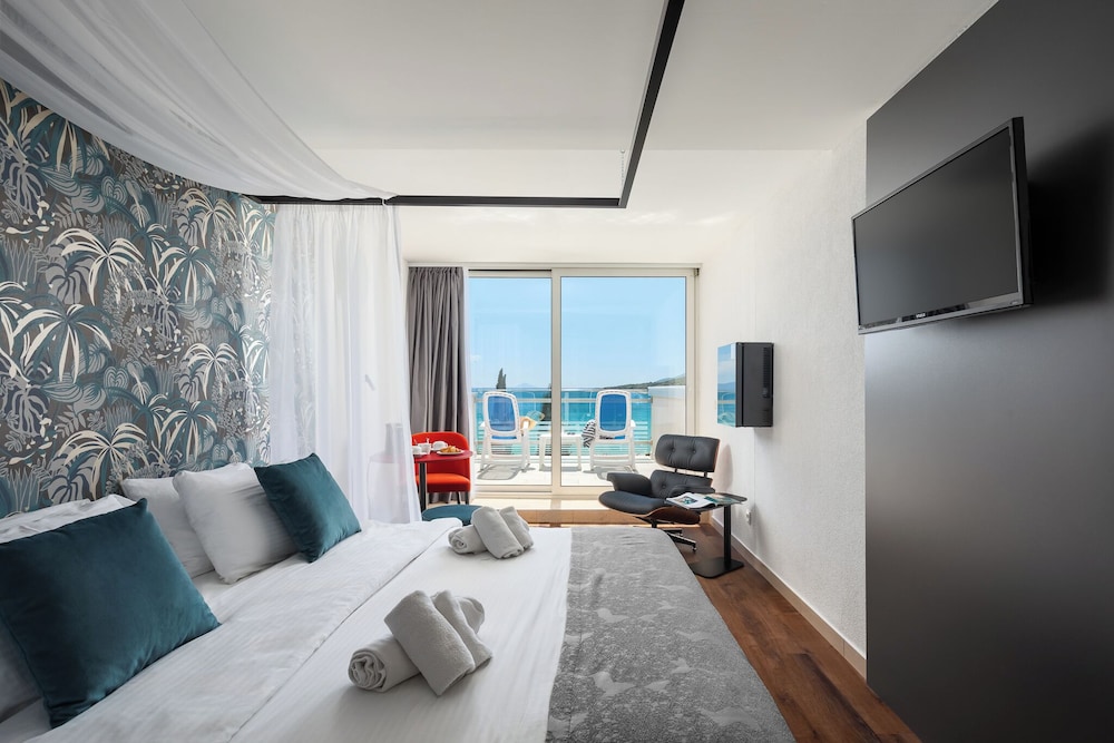 MASLINICA Mimosa Lido Palace Hotel — Hotel rooms in Labin, Istria