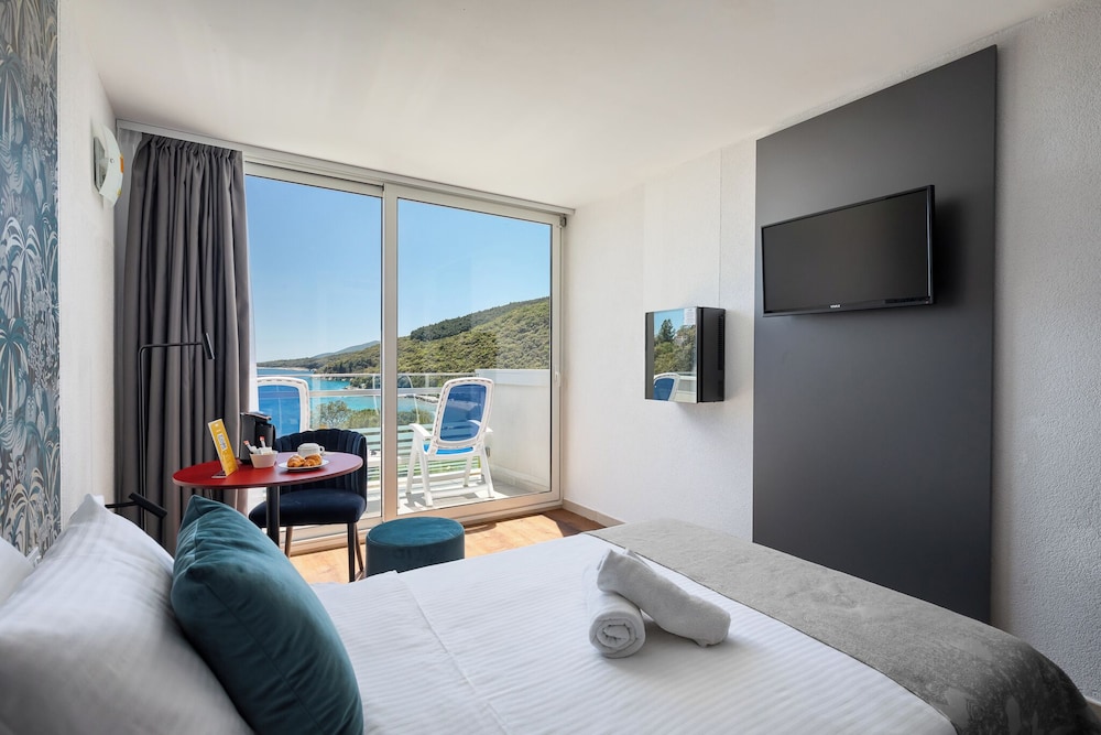 MASLINICA Mimosa Lido Palace Hotel — Hotel rooms in Labin, Istria