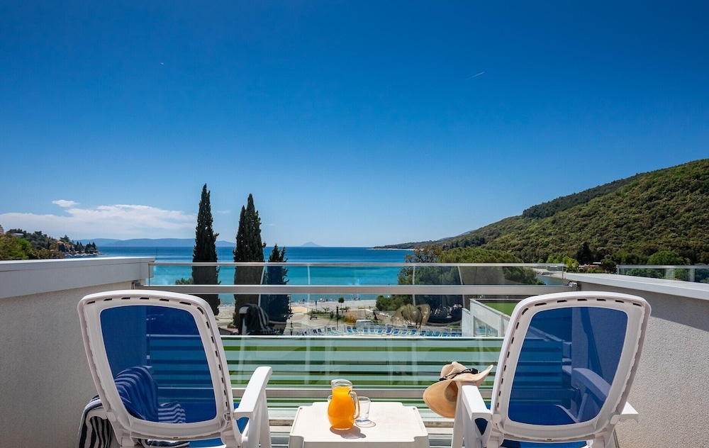 MASLINICA Mimosa Lido Palace Hotel — Beach in Labin, Istria