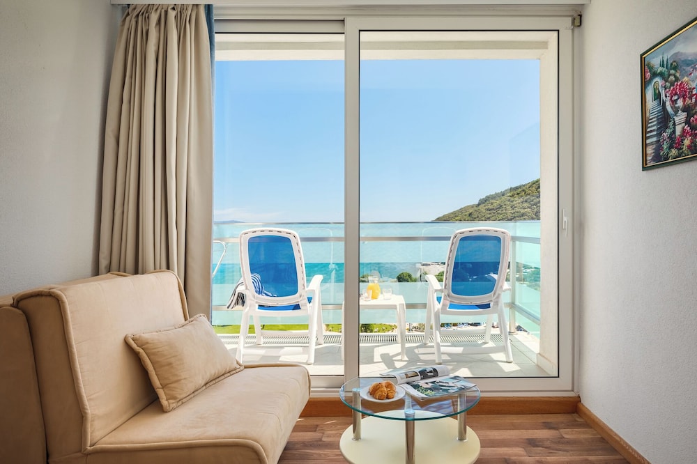 MASLINICA Mimosa Lido Palace Hotel — Hotel rooms in Labin, Istria