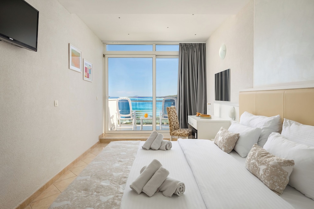 MASLINICA Mimosa Lido Palace Hotel — Hotel rooms in Labin, Istria
