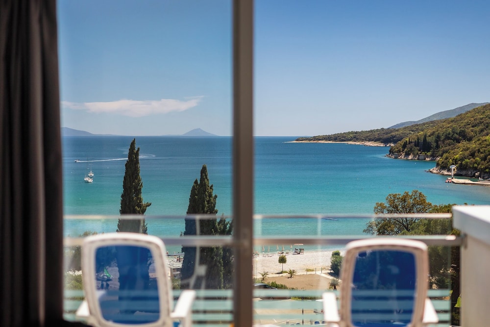 MASLINICA Mimosa Lido Palace Hotel — Beach in Labin, Istria