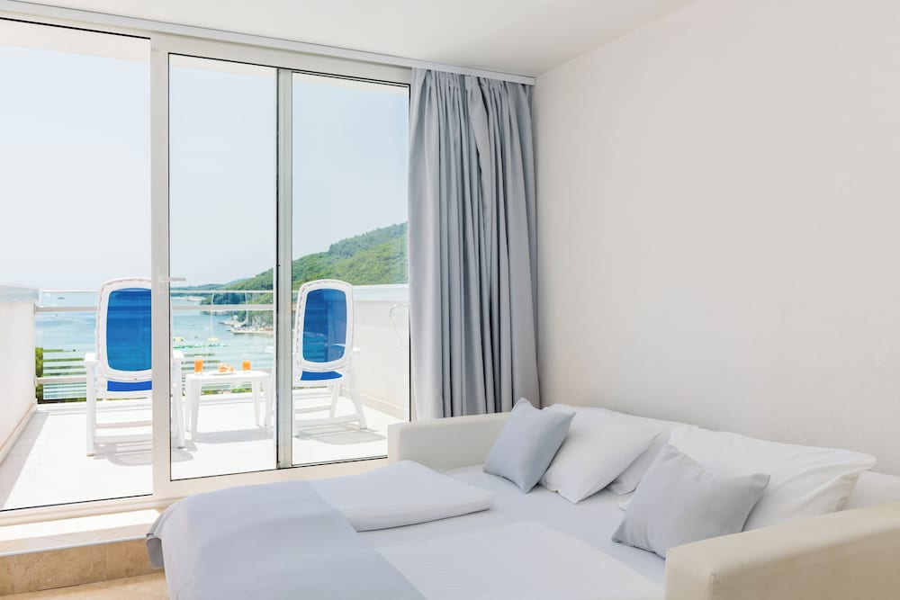 MASLINICA Mimosa Lido Palace Hotel — Hotel rooms in Labin, Istria