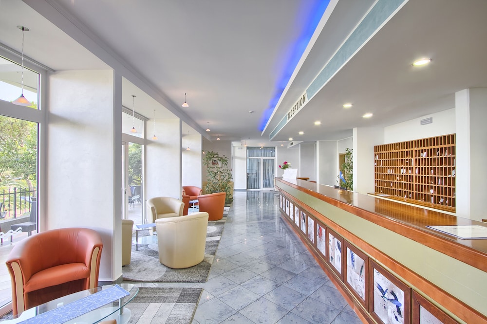 MASLINICA Mimosa Lido Palace Hotel — Hotel building in Labin, Istria