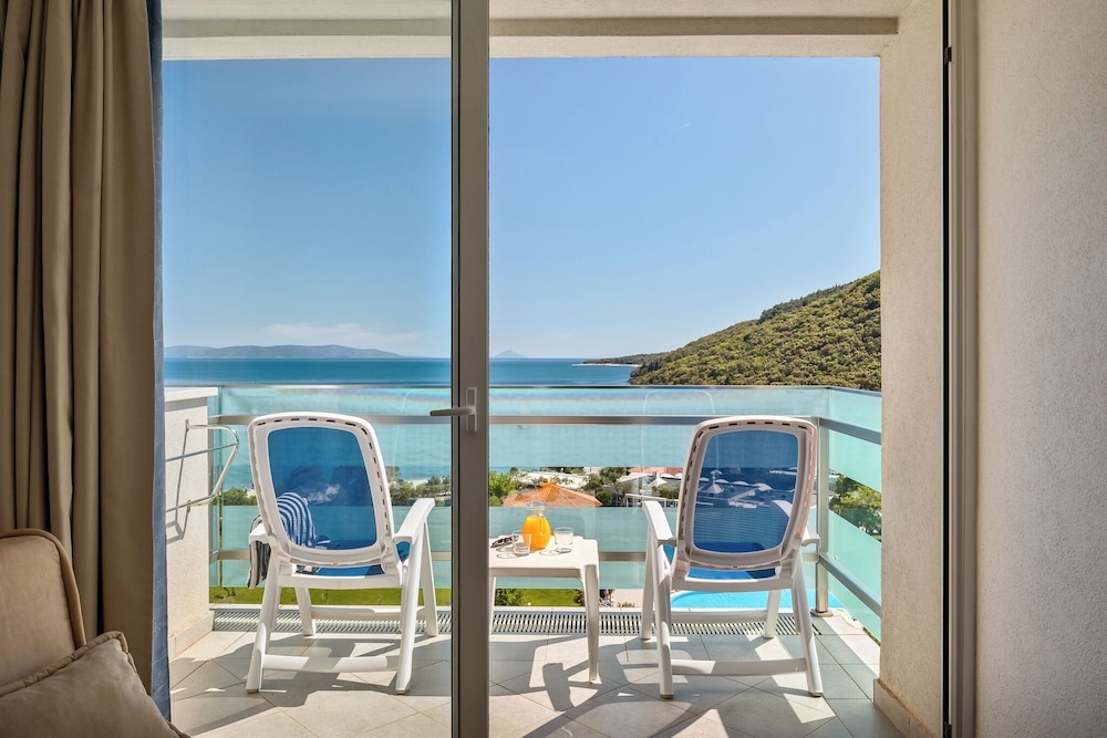 MASLINICA Mimosa Lido Palace Hotel — Hotel rooms in Labin, Istria