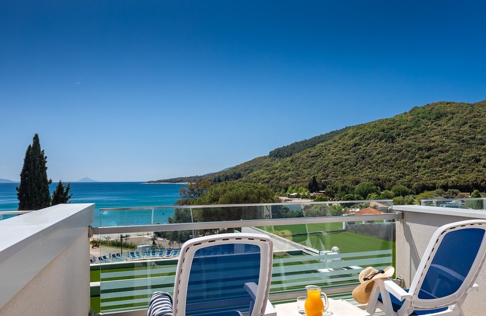 MASLINICA Mimosa Lido Palace Hotel — Hotel rooms in Labin, Istria