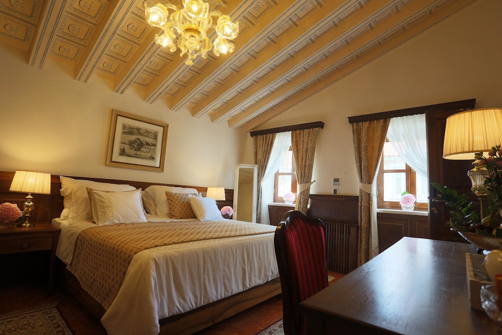 Heritage Hotel Cardo — Hotel rooms in Split, Split-Dalmatia