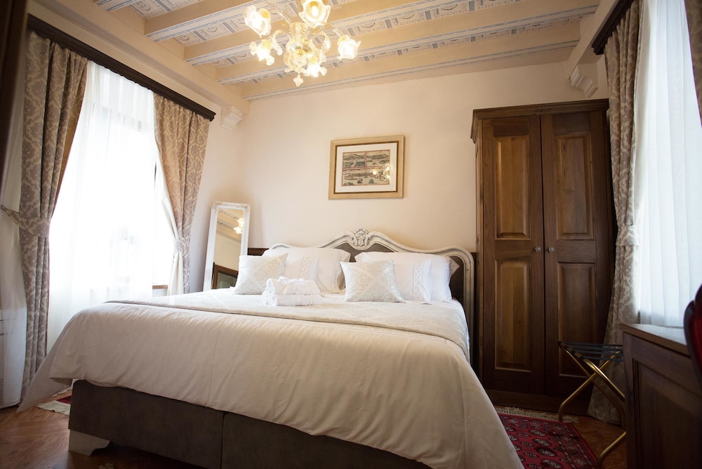Heritage Hotel Cardo — Hotel rooms in Split, Split-Dalmatia