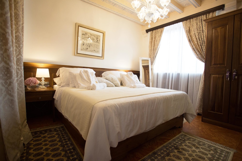 Heritage Hotel Cardo — Hotel rooms in Split, Split-Dalmatia