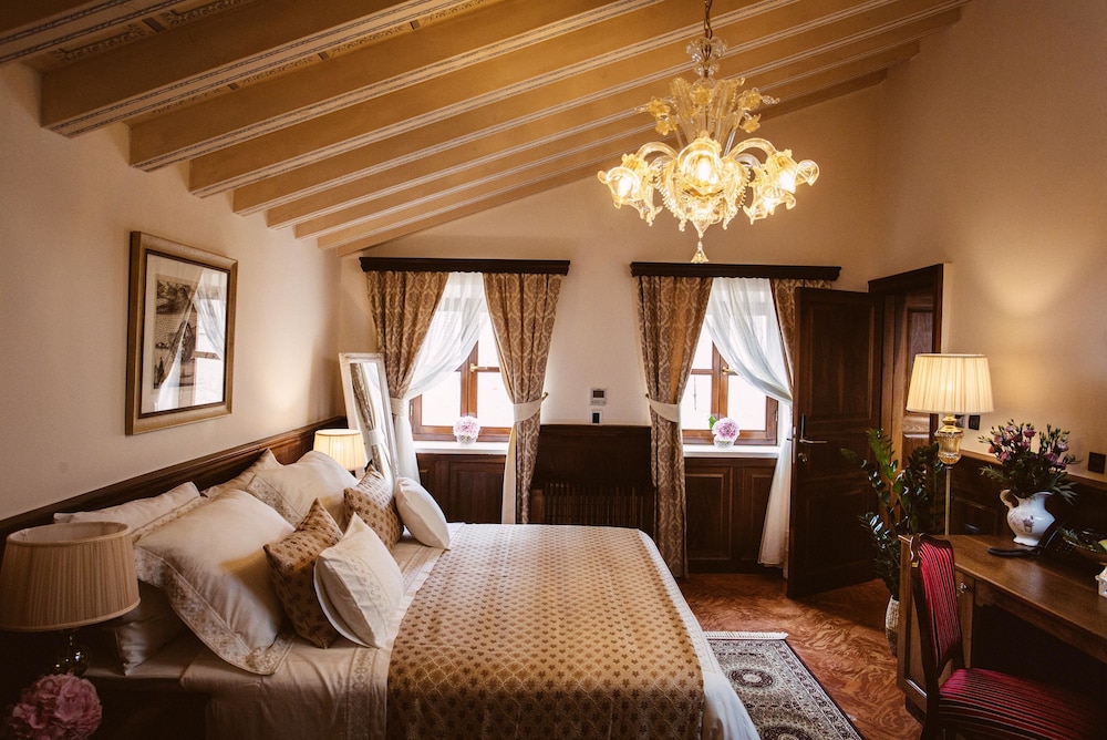 Heritage Hotel Cardo — Hotel rooms in Split, Split-Dalmatia