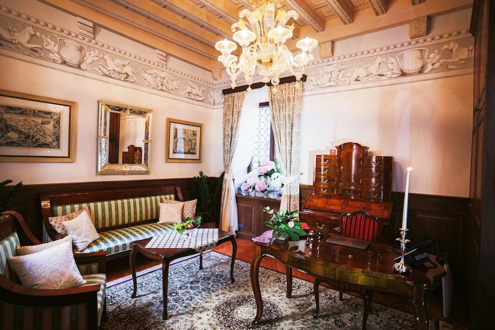 Heritage Hotel Cardo — Hotel rooms in Split, Split-Dalmatia