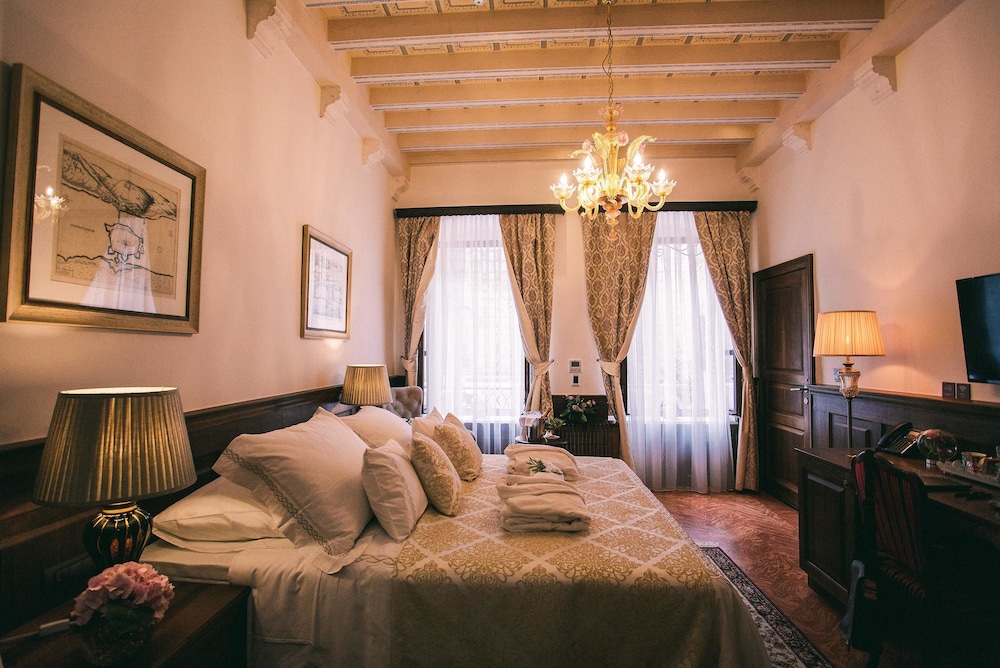 Heritage Hotel Cardo — Hotel rooms in Split, Split-Dalmatia