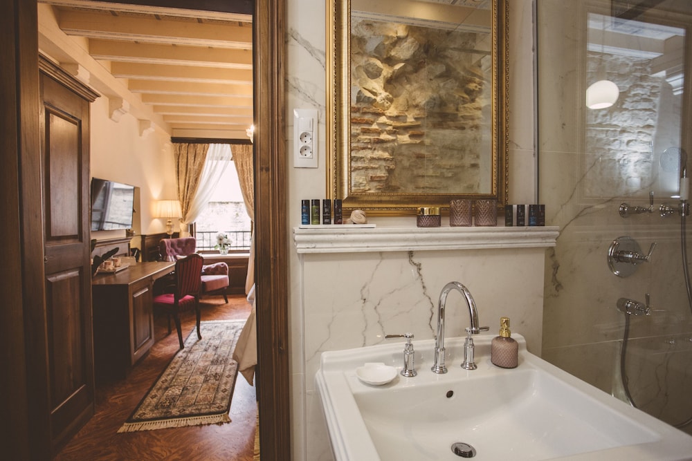 Heritage Hotel Cardo — Hotel rooms in Split, Split-Dalmatia