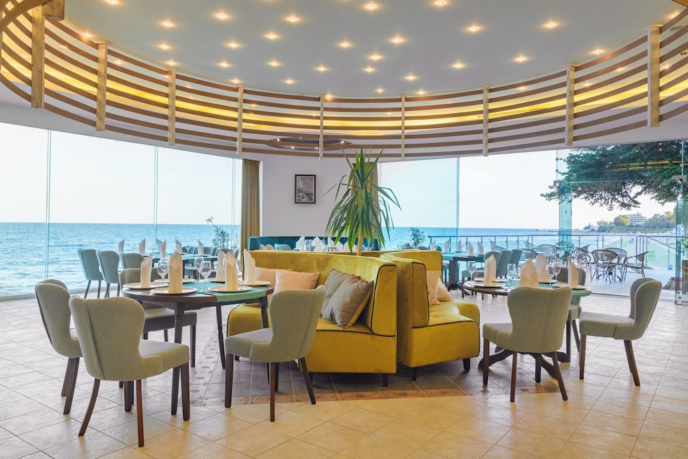 Marina Sunny Day Resort — Restaurant & bars in Varna, Varna Region