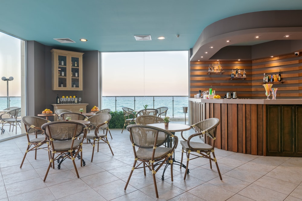 Marina Sunny Day Resort — Restaurant & bars in Varna, Varna Region