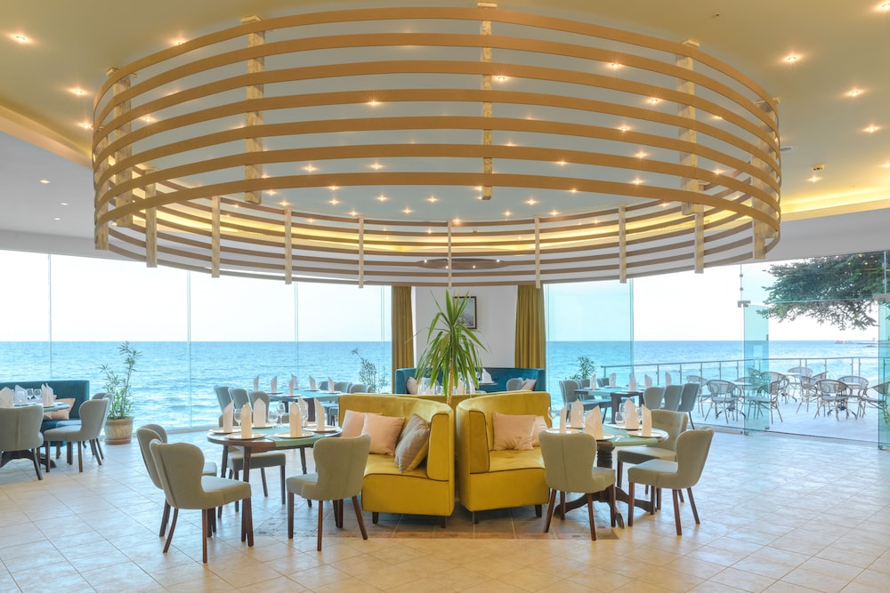 Marina Sunny Day Resort — Restaurant & bars in Varna, Varna Region