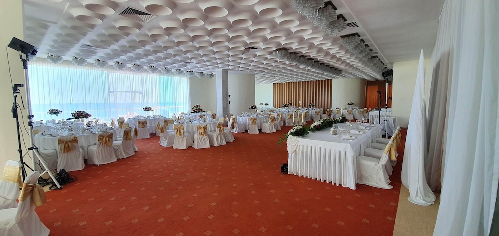 Marina Sunny Day Resort — Hotel building in Varna, Varna Region
