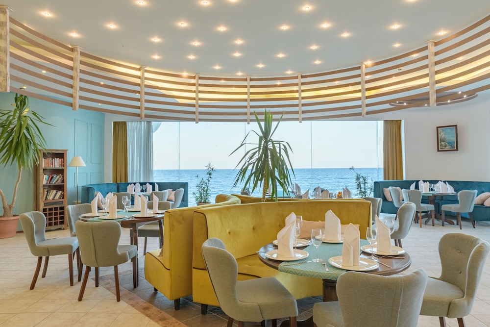 Marina Sunny Day Resort — Restaurant & bars in Varna, Varna Region