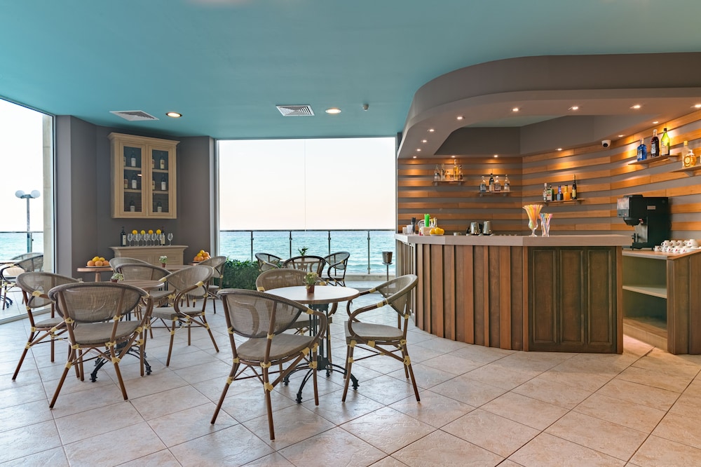 Marina Sunny Day Resort — Restaurant & bars in Varna, Varna Region