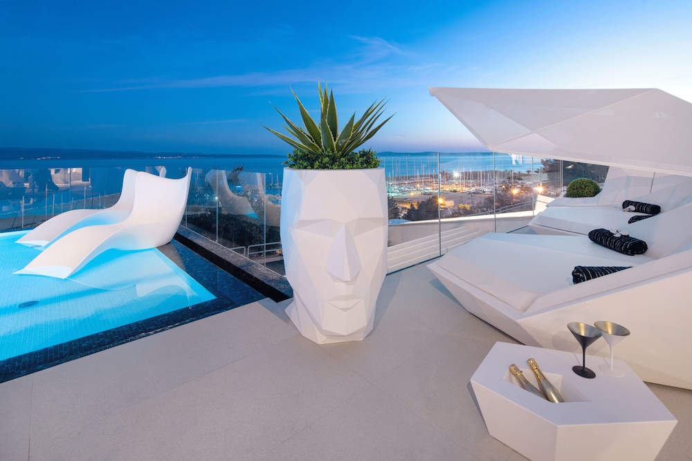 Posh Residence Luxury Suites — Swimming pool in Split, Split-Dalmatia