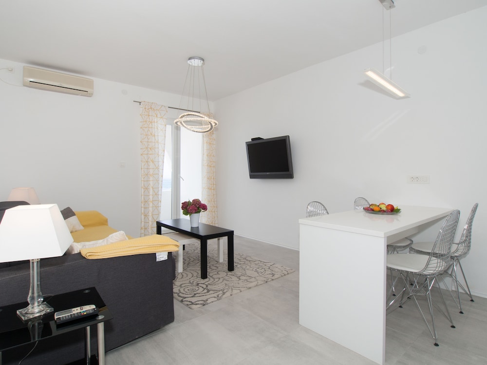 Villa Tamaris — Hotel rooms in Podstrana, Split-Dalmatia