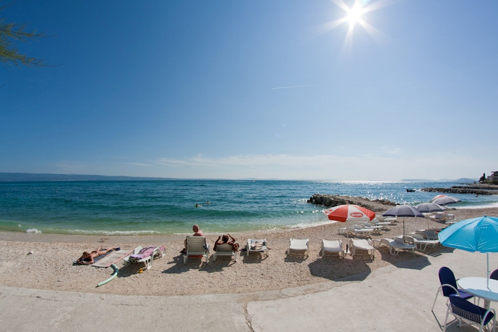 Villa Tamaris — Beach in Podstrana, Split-Dalmatia
