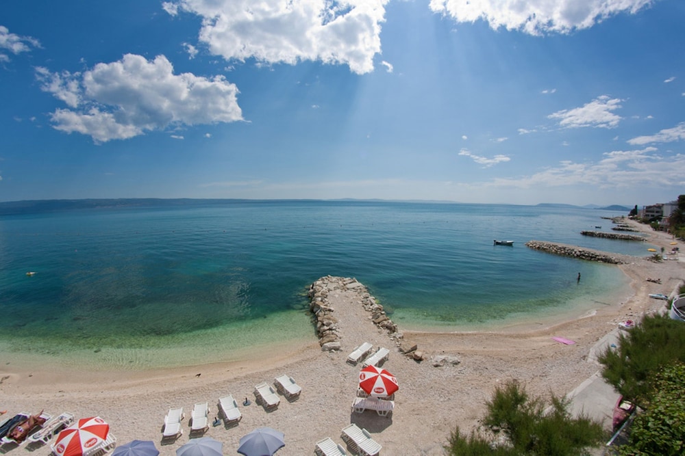 Villa Tamaris — Beach in Podstrana, Split-Dalmatia