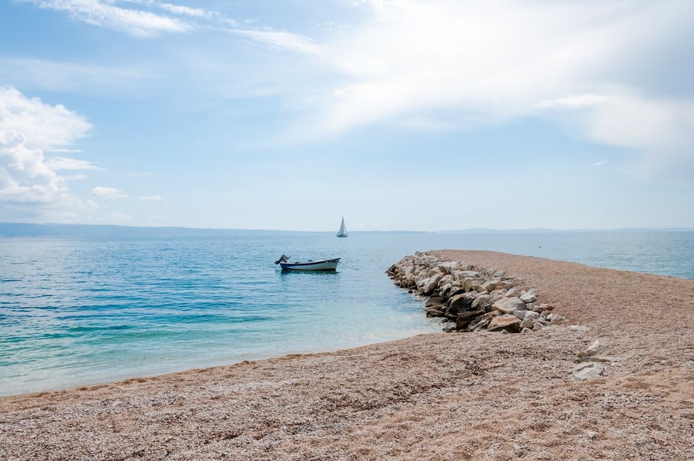 Villa Tamaris — Beach in Podstrana, Split-Dalmatia