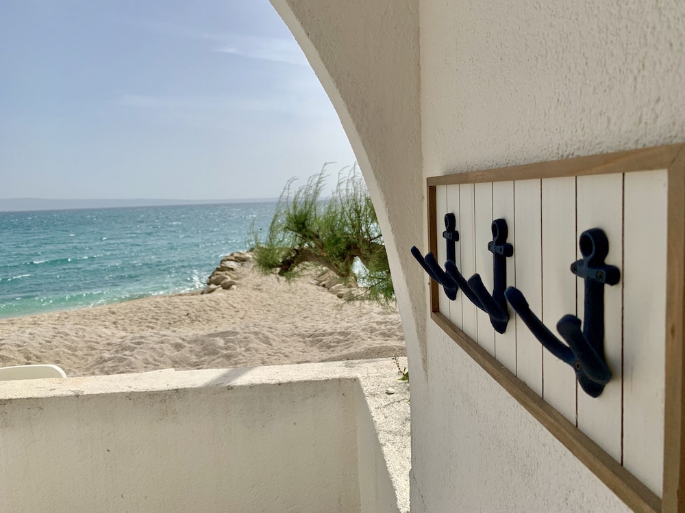 Villa Tamaris — Beach in Podstrana, Split-Dalmatia