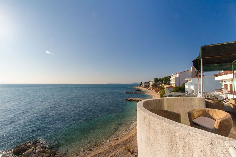 Villa Tamaris — Beach in Podstrana, Split-Dalmatia