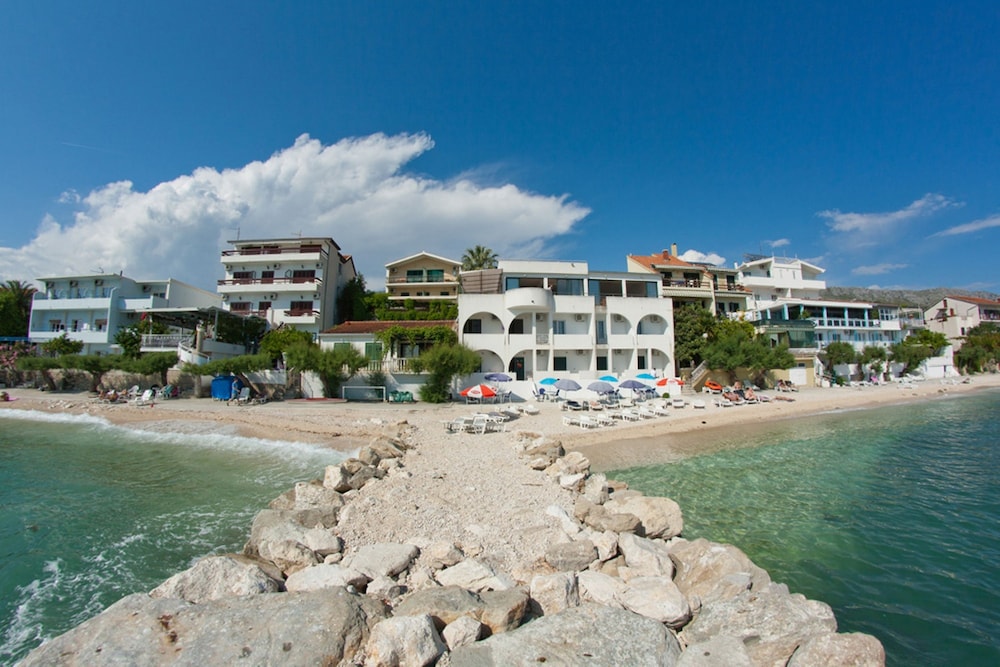 Villa Tamaris — Beach in Podstrana, Split-Dalmatia