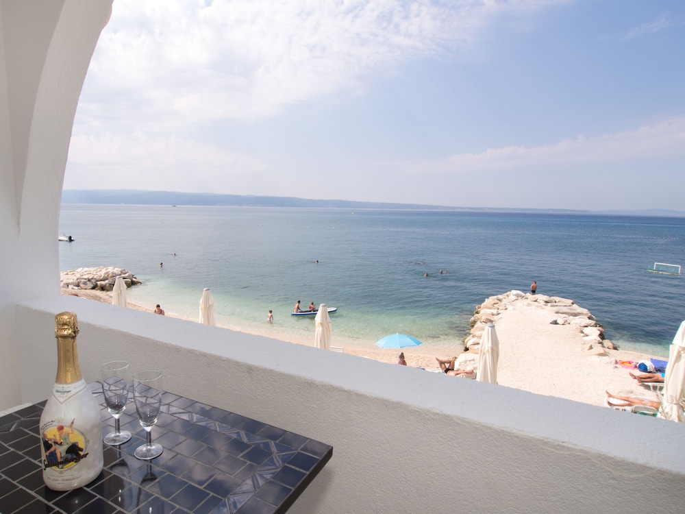 Villa Tamaris — Beach in Podstrana, Split-Dalmatia