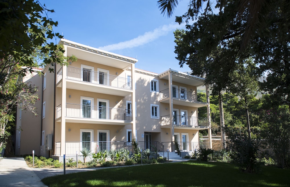 Maistra Select Srebreno Villas — Hotel building in Srebreno, Dubrovnik-Neretva