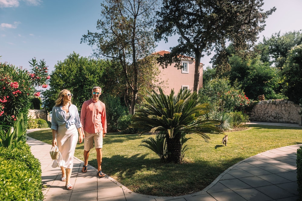 Maistra Select Srebreno Villas — Hotel building in Srebreno, Dubrovnik-Neretva