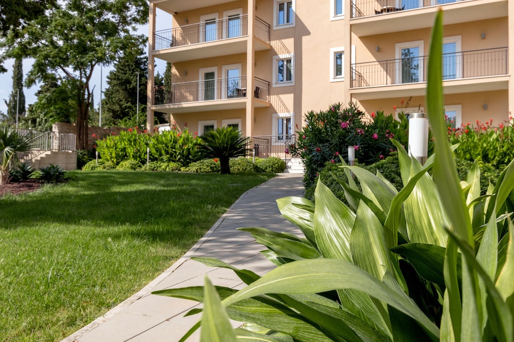 Maistra Select Srebreno Villas — Hotel building in Srebreno, Dubrovnik-Neretva