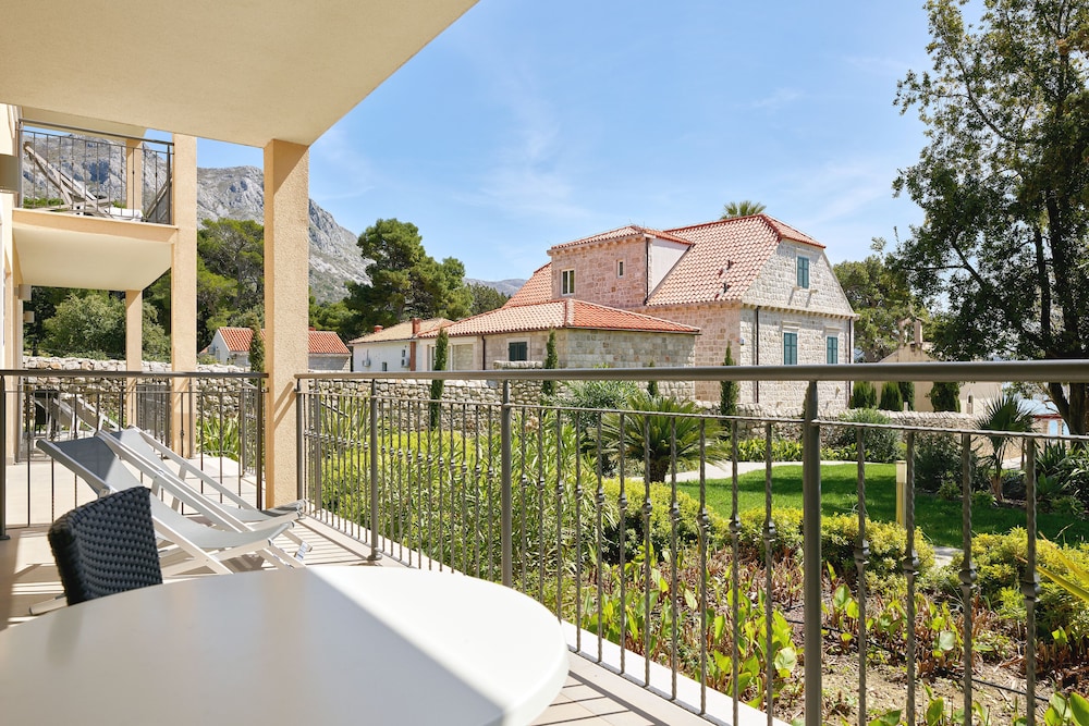 Maistra Select Srebreno Villas — Hotel building in Srebreno, Dubrovnik-Neretva