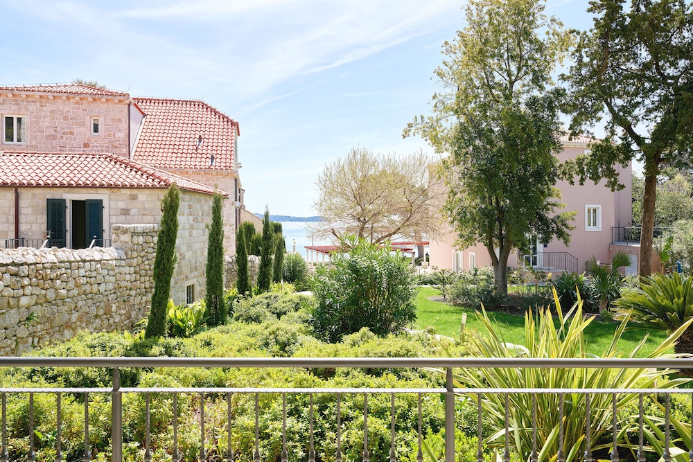 Maistra Select Srebreno Villas — Hotel building in Srebreno, Dubrovnik-Neretva