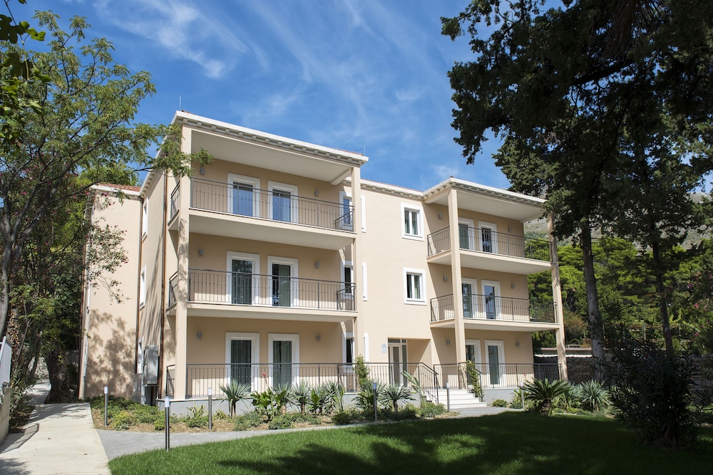 Maistra Select Srebreno Villas — Hotel building in Srebreno, Dubrovnik-Neretva